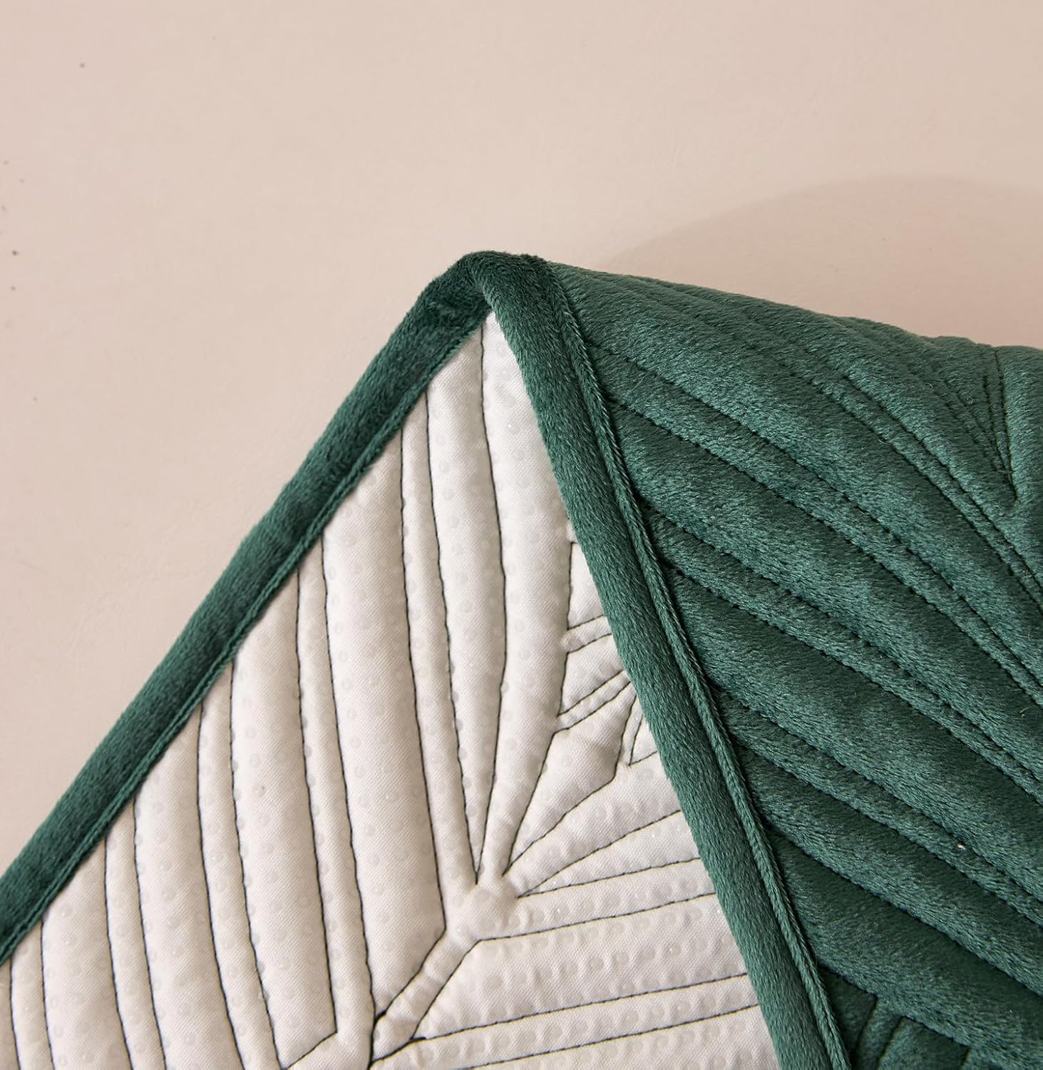 ANTI SKID PALM LEAVES QUILTED SOFA MAT - GREEN