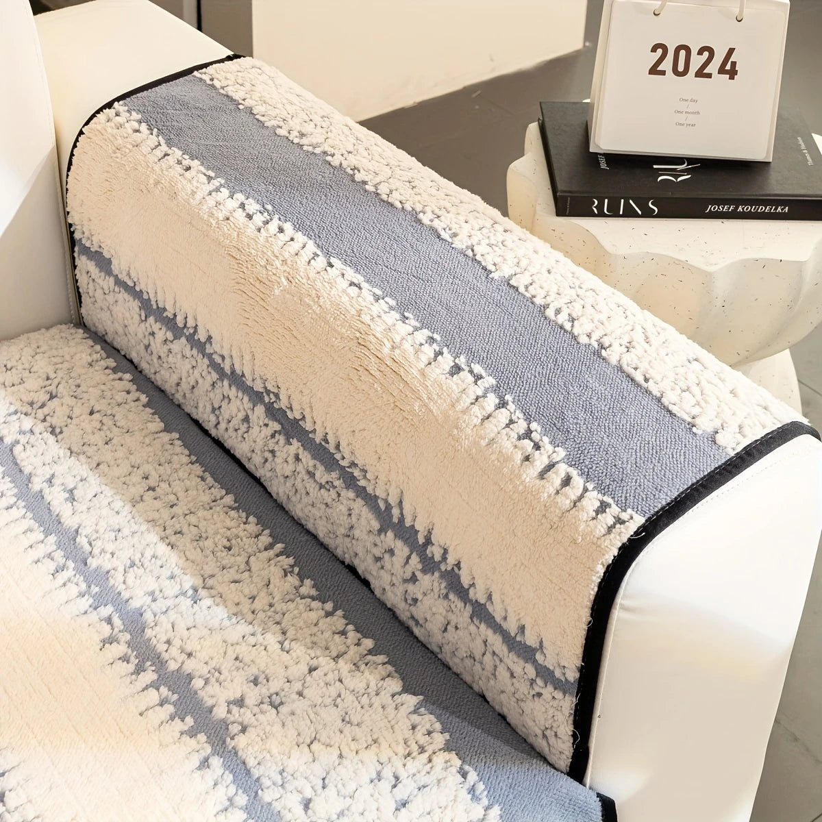 Vintage Modern Velveteen Sofa Mat - Grey/White