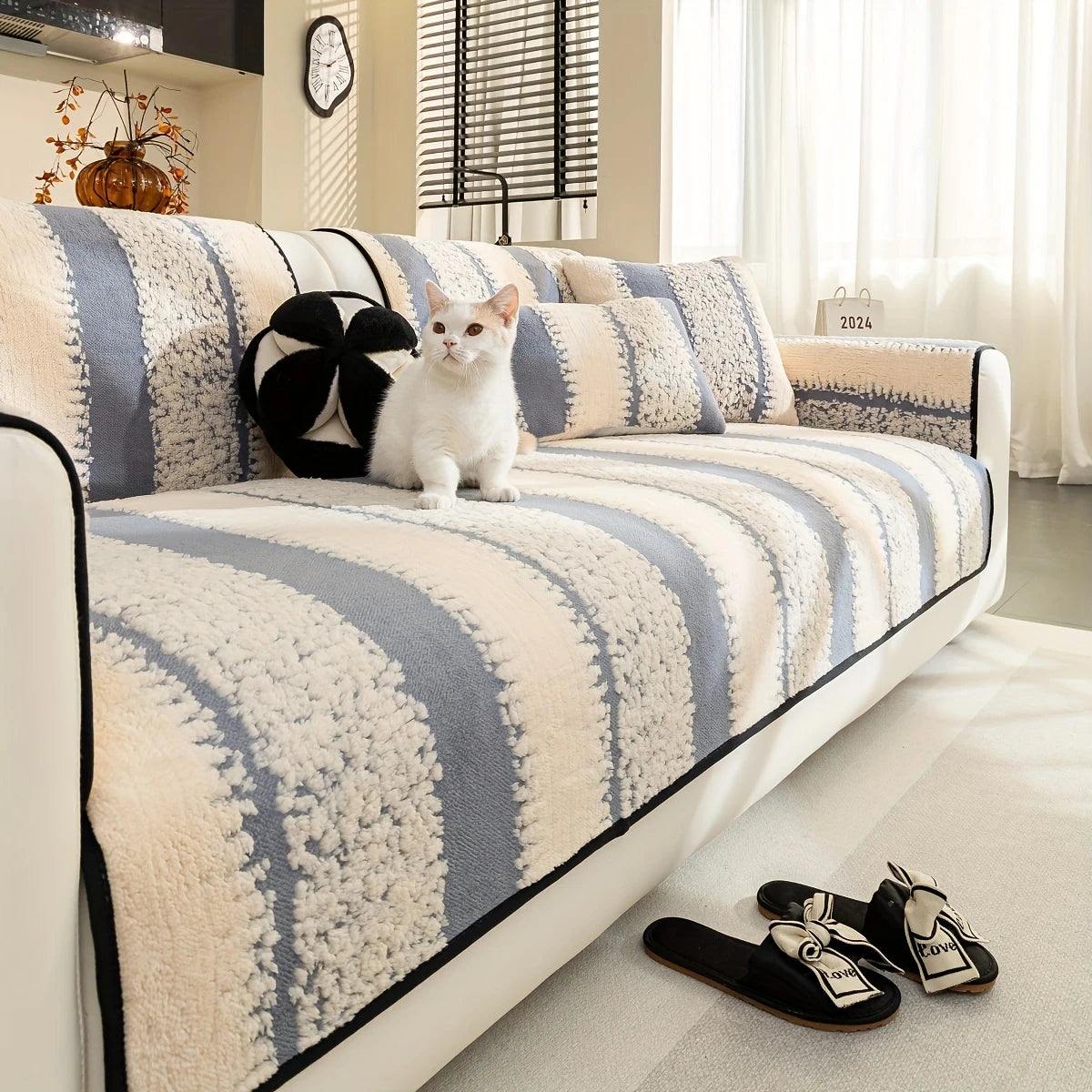 Vintage Modern Velveteen Sofa Mat - Grey/White